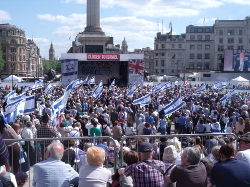 A packed and sunny Trafalgar Square for CTI65 listening to the Chief Rabbi.